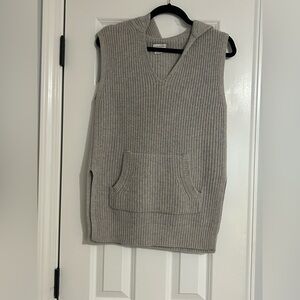 Club Monaco Women's Gray V-Neck Sweater Vest